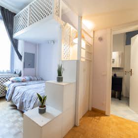 Apartment for rent for €1,600 per month in Milan, Via Savona