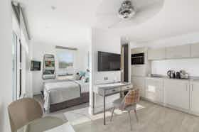 单间公寓 正在以 £4,083 的月租出租，其位于 Brighton, Queen Square