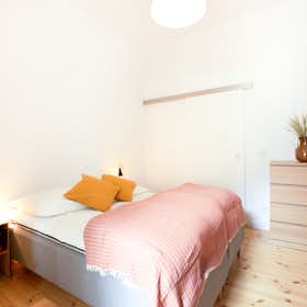 Apartment for rent for €1,650 per month in Berlin, Bredowstraße