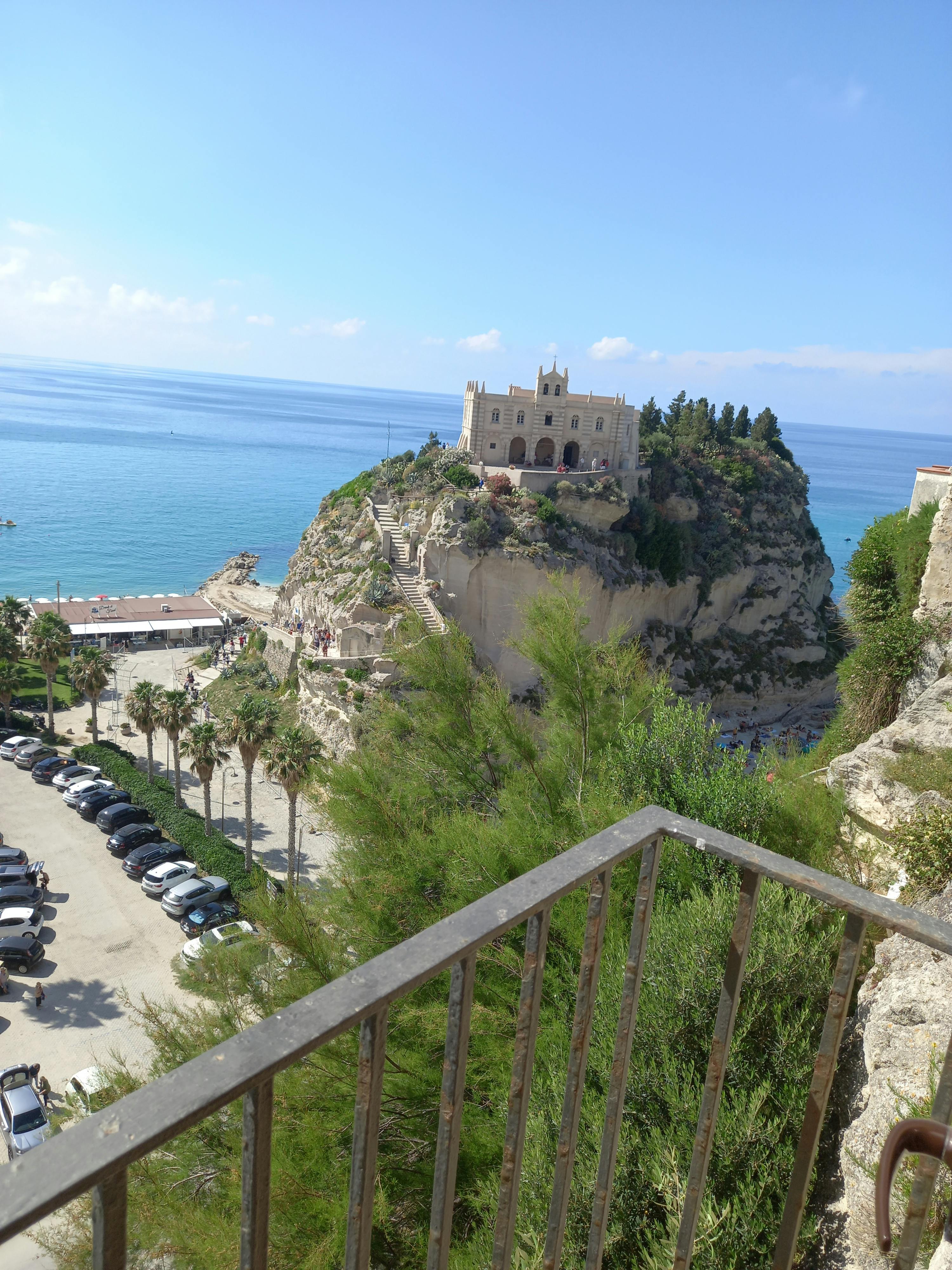 Apartment for rent for €9,600 per month in Tropea, Via Abate Sergio