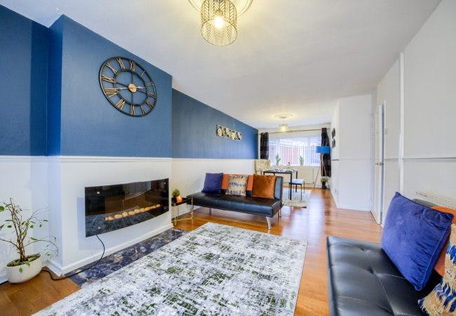 House for rent for £4,458 per month in Coventry, Hen Lane