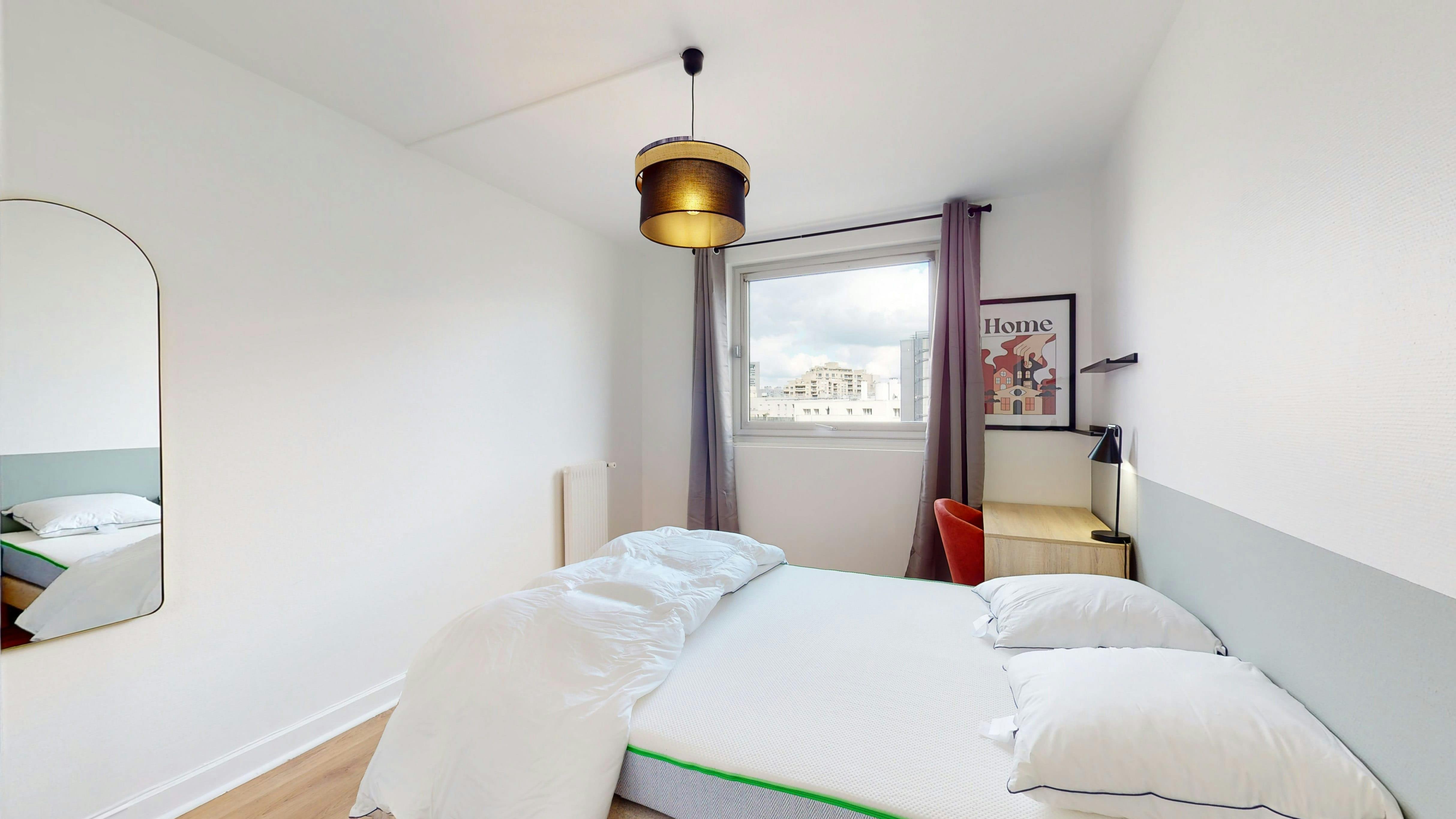 Private room for rent for €980 per month in Courbevoie, Galerie des Damiers