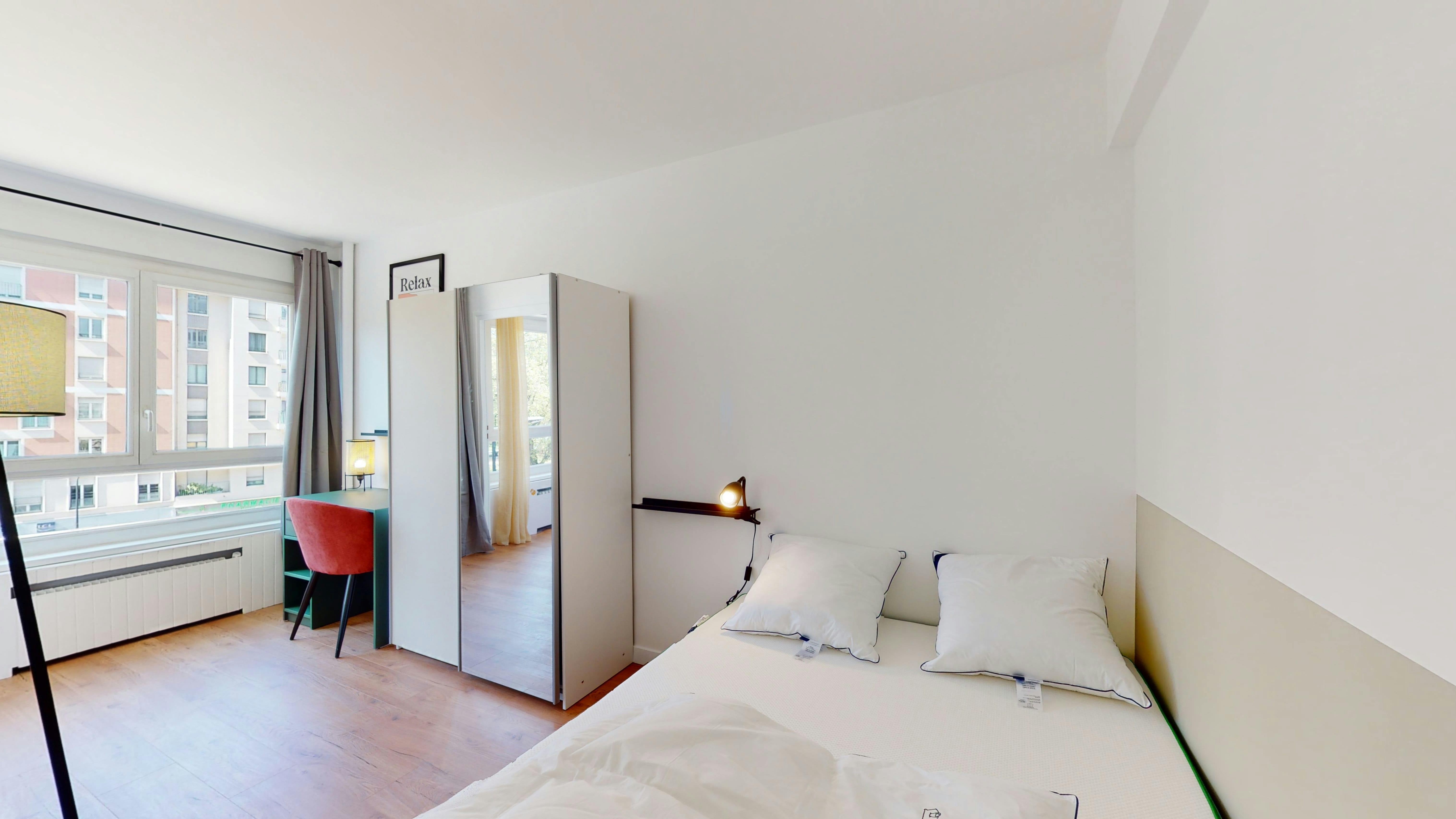 Отдельная комната сдается в аренду за 900 € в месяц в Courbevoie, Rue Baudin