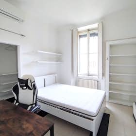 Apartment for rent for €2,550 per month in Milan, Ripa di Porta Ticinese