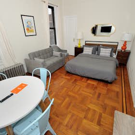 单间公寓 正在以 $16,999 的月租出租，其位于 New York City, East 77th Street