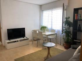 Apartment for rent for €1,800 per month in Madrid, Calle de Jaime el Conquistador