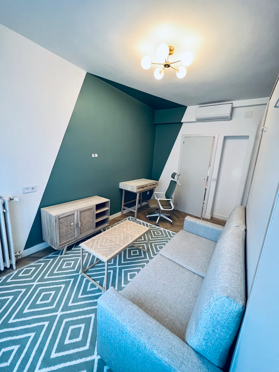 Private room in Plaza de Carmona, Madrid (1352070) ROOM 1