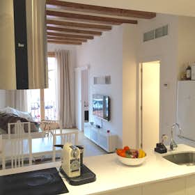 Apartment for rent for €1,100 per month in Barcelona, Carrer de les Carretes