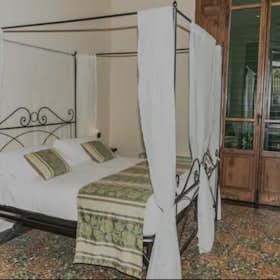 Apartment for rent for €2,500 per month in Florence, Via di Monticelli