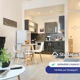 Apartment for rent for €1,200 per month in Grenoble, Rue Charrel