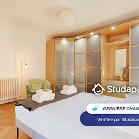 Apartment for rent for €2,100 per month in Paris, Rue de la Convention