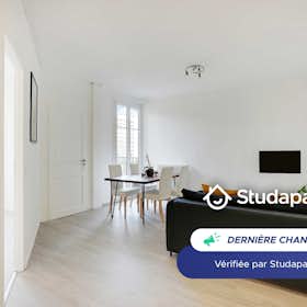 Apartment for rent for €2,700 per month in Paris, Boulevard Brune
