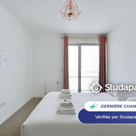 Apartment for rent for €2,500 per month in Paris, Avenue Jean Jaurès