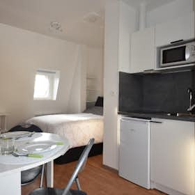 Apartment for rent for €595 per month in Reims, Place Aristide Briand