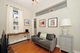 Appartement te huur voor $17,000 per maand in New York City, East 77th Street