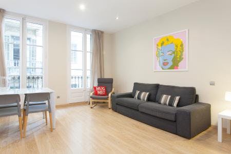 Apartment for rent for €2,800 per month in Barcelona, Plaça de les Olles