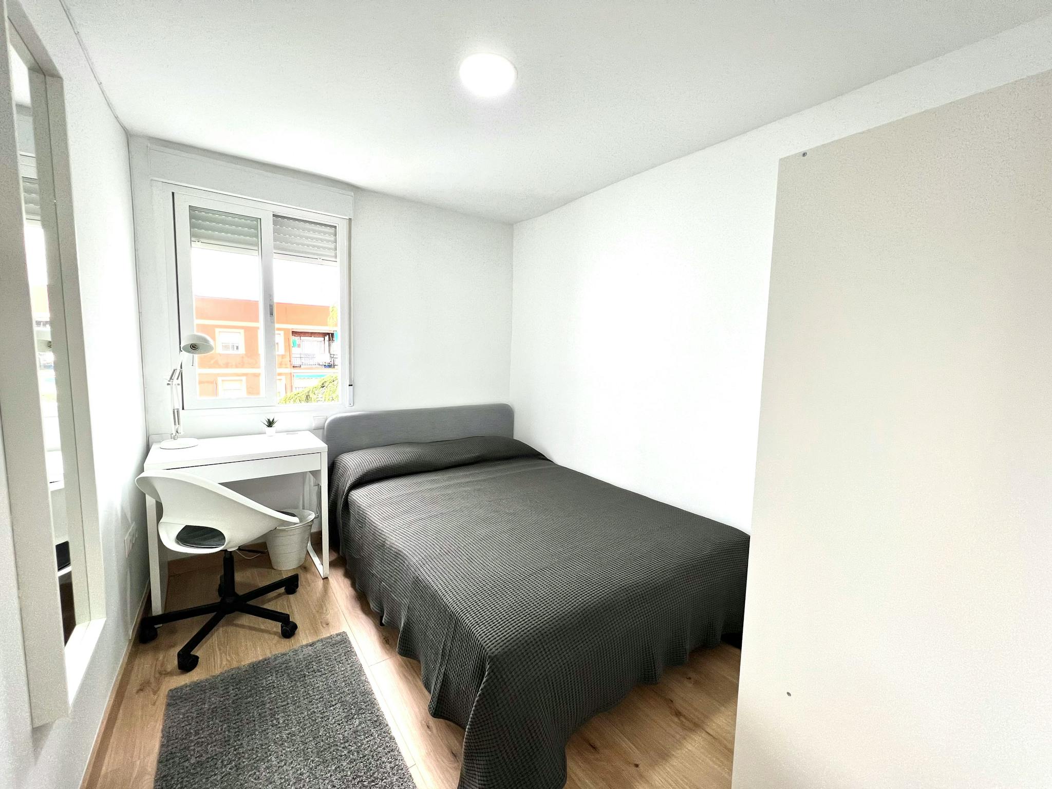 Calle León, Getafe preview