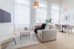 Apartment for rent for €1,500 per month in Saint-Josse-ten-Noode, Rue de Bériot