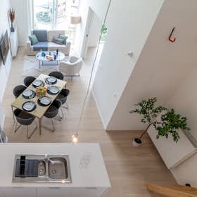 Apartment for rent for €2,700 per month in Saint-Josse-ten-Noode, Rue de Bériot