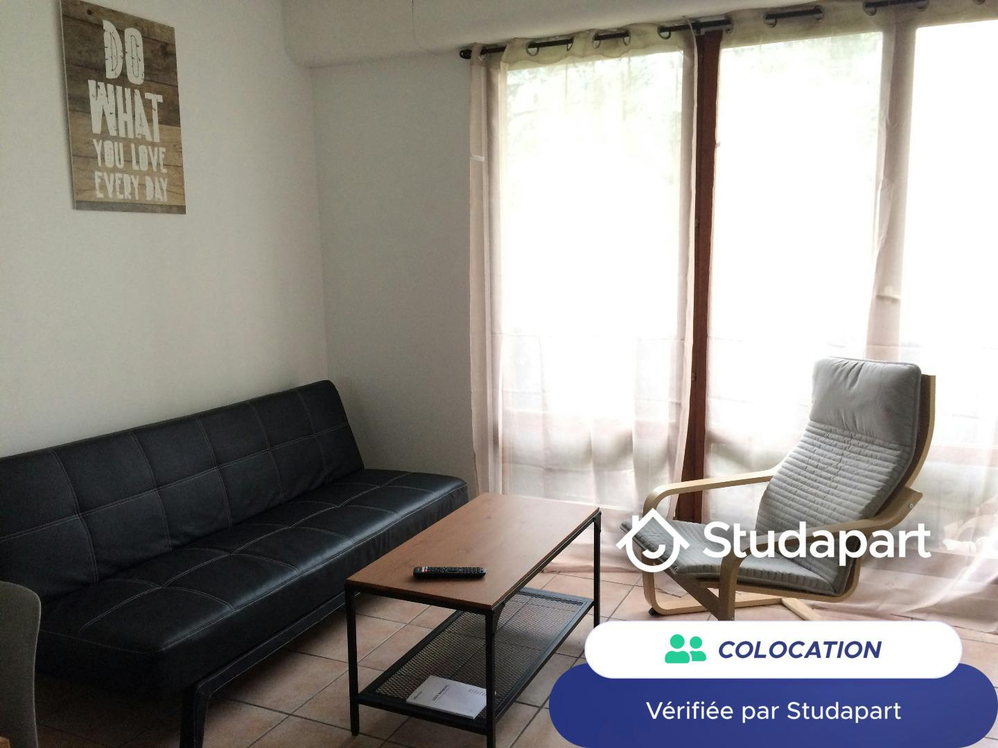 Private room for rent for €410 per month in Tours, Place de l'Amiral Querville