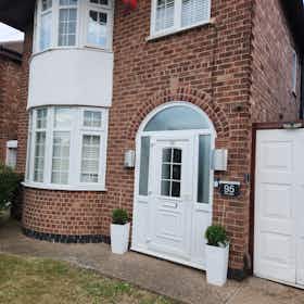 Haus zu mieten für 2.405 £ pro Monat in Nottingham, Grassington Road