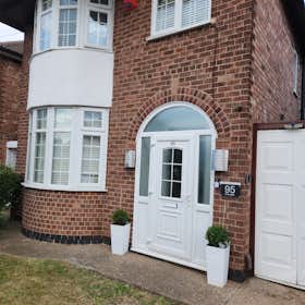 House for rent for £2,400 per month in Nottingham, Grassington Road