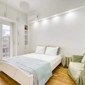 Appartement à louer pour 1 600 €/mois à Athina, Kononos