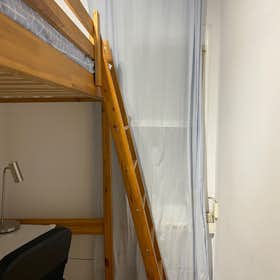 Private room for rent for €405 per month in Barcelona, Carrer de Lepant