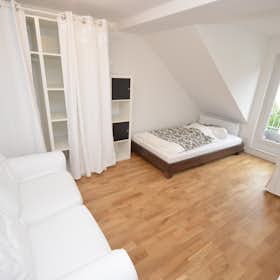 WG-Zimmer for rent for 695 € per month in Frankfurt am Main, Klingenberger Straße