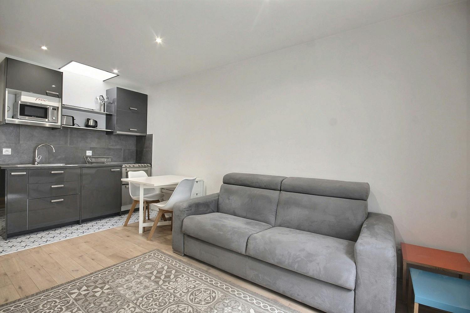 Rue de Ponthieu, Paris preview