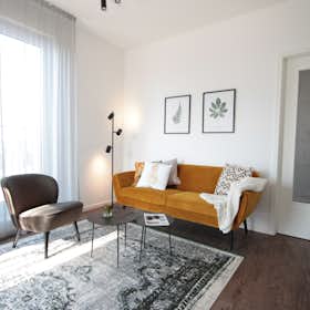 Apartment for rent for €1,650 per month in Berlin, Georg-Klingenberg-Straße