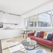 Apartment for rent for £1,997 per month in London, Olympic Way
