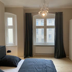 Private room for rent for €1,100 per month in Berlin, Skalitzer Straße