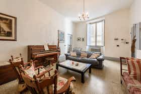 Lägenhet att hyra för 2 150 € i månaden i Florence, Lungarno delle Grazie