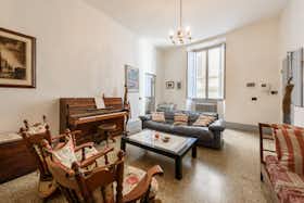 Appartement te huur voor € 2.150 per maand in Florence, Lungarno delle Grazie