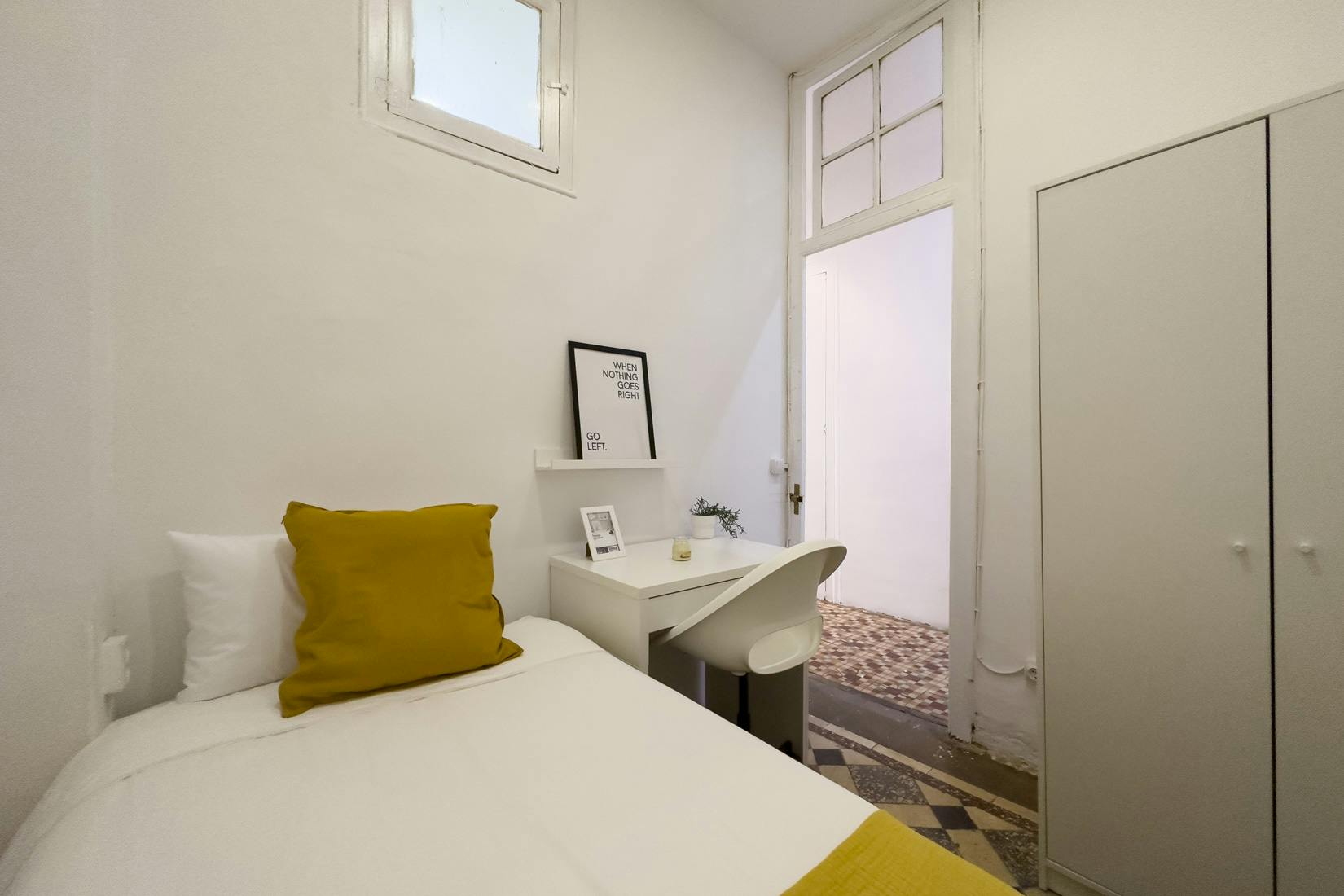 Shared room for rent for €500 per month in Barcelona, Carrer Nou de la Rambla