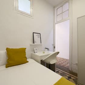 Mehrbettzimmer zu mieten für 400 € pro Monat in Barcelona, Carrer Nou de la Rambla