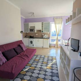 Building for rent for €730 per month in Budapest, Liszt Ferenc tér