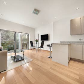 Apartamento para alugar por £ 2.950 por mês em London, Moore Park Road