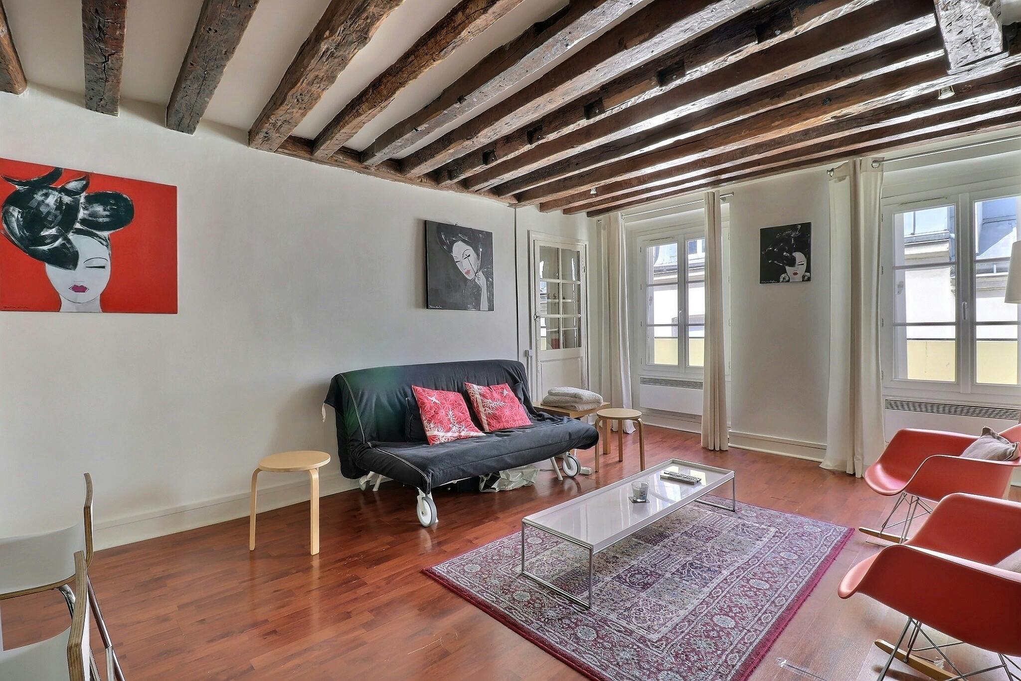 Apartment for rent for €2,180 per month in Paris, Rue de la Huchette