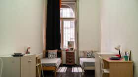Shared room for rent for HUF 74,994 per month in Budapest, Üllői út