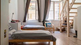 Спільна кімната за оренду для 155 EUR на місяць у Budapest, Üllői út