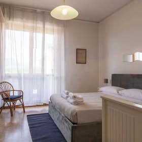 Appartement te huur voor € 1.600 per maand in Florence, Via di Novoli