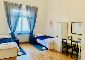 Shared room for rent for HUF 74,986 per month in Budapest, Bajcsy-Zsilinszky út