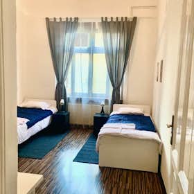 Shared room for rent for HUF 75,000 per month in Budapest, Bajcsy-Zsilinszky út