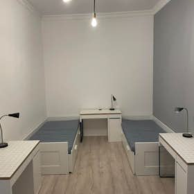 Shared room for rent for HUF 119,977 per month in Budapest, Rákóczi út