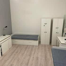 Mehrbettzimmer zu mieten für 69.995 HUF pro Monat in Budapest, Rákóczi út