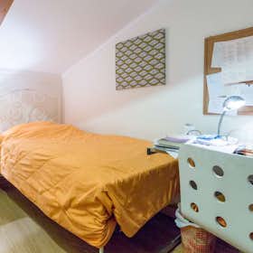 Private room for rent for €425 per month in Lisbon, Rua Marquês Sá da Bandeira
