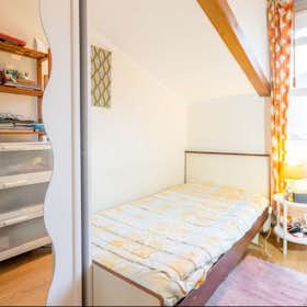 私人房间 正在以 €415 的月租出租，其位于 Lisbon, Rua Marquês Sá da Bandeira
