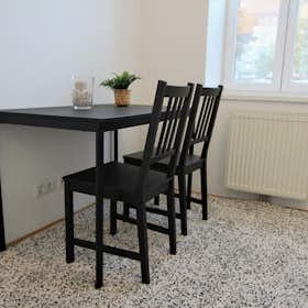 Apartment for rent for €750 per month in Vienna, Lerchenfelder Gürtel